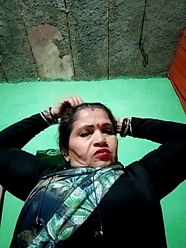 Snapshot of Manavi_x chatting on 12/22/25, 04:04 Manavi x online show from 12/22/25, 04:04