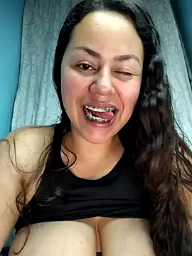 Snapshot of camila-titis chatting on 12/17/25, 03:34 camila-titis online show from 12/17/25, 03:34