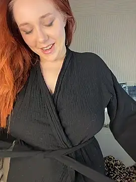 PollyVinice online show from 12/19/25, 02:24