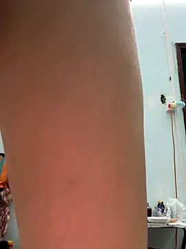 Snapshot of simsim-00 chatting on 09/24/25, 08:34 simsim-00 online show from 09/24/25, 08:34