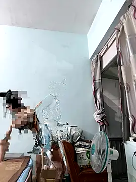 Snapshot of simsim-00 chatting on 10/18/25, 01:12 simsim-00 online show from 10/18/25, 01:12