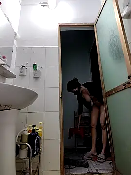 Snapshot of simsim-00 chatting on 11/25/25, 07:58 simsim-00 online show from 11/25/25, 07:58