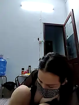 Snapshot of simsim-00 chatting on 11/27/25, 01:24 simsim-00 online show from 11/27/25, 01:24