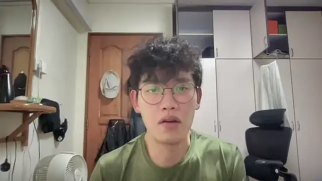 Passionatetwink2 online show from 10/13/25, 08:47