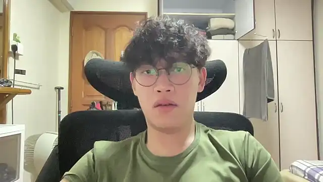 Passionatetwink2 online show from 04/11/26, 05:17