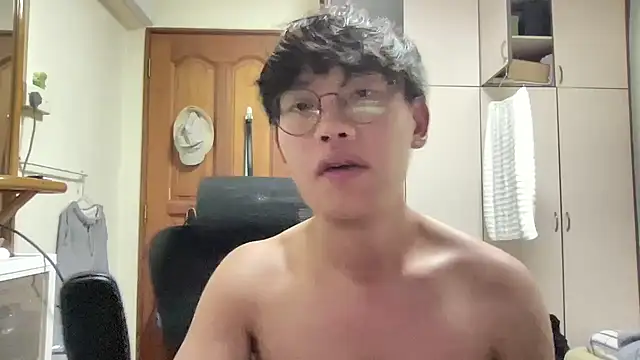 Passionatetwink2 online show from 06/11/26, 03:32