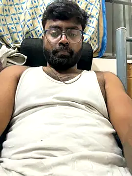 Snapshot of DJLOVE280825 chatting on 10/13/25, 11:27 DJLOVE280825 online show from 10/13/25, 11:27