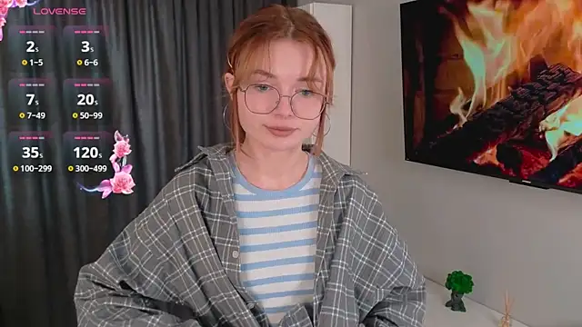 Snapshot of Susan_Gardner chatting on 10/17/25, 09:01 Susan Gardner online show from 10/17/25, 09:01