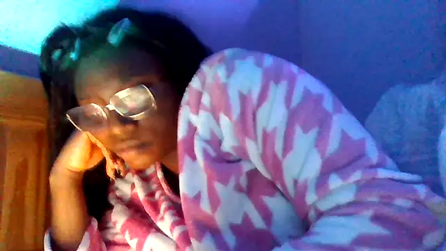 Snapshot of SexyGemBeautyX chatting on 12/04/25, 05:43 SexyGemBeautyX online show from 12/04/25, 05:43