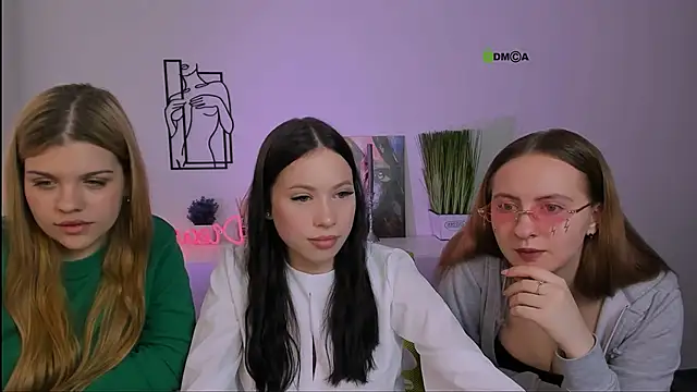 mila glow1 online show from 09/16/25, 09:21