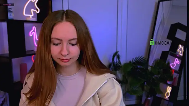 mila glow1 online show from 09/28/25, 08:42