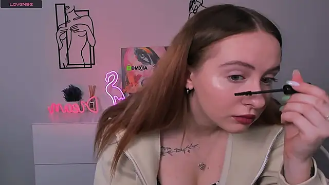 mila glow1 online show from 10/09/25, 08:56