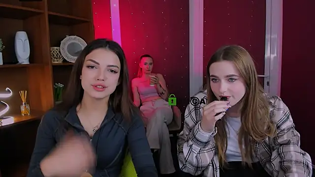 mila glow1 online show from 11/17/25, 05:57