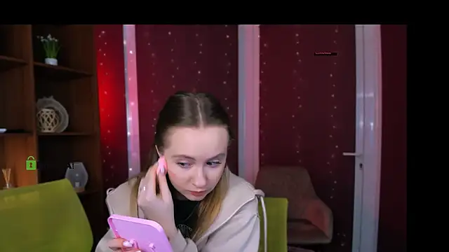 mila glow1 online show from 11/27/25, 07:27