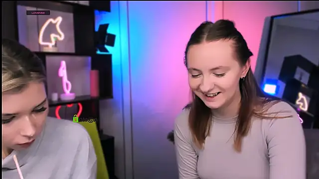 mila glow1 online show from 12/04/25, 07:55