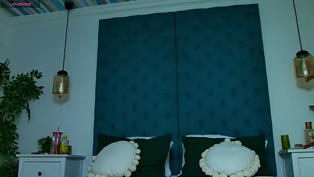 Snapshot of LollyShine chatting on 11/08/25, 07:23 LollyShine online show from 11/08/25, 07:23