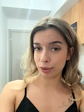 Snapshot of LollyShine chatting on 12/20/25, 11:12 LollyShine online show from 12/20/25, 11:12