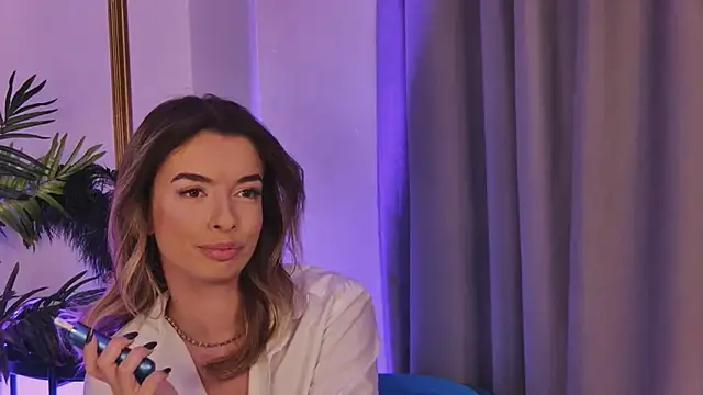 Snapshot of LollyShine chatting on 01/13/26, 08:03 LollyShine online show from 01/13/26, 08:03