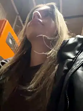 Snapshot of LollyShine chatting on 01/15/26, 05:27 LollyShine online show from 01/15/26, 05:27