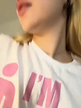 LunaMillie online show from 09/25/25, 04:38