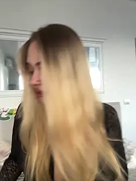 LunaMillie online show from 09/27/25, 12:21