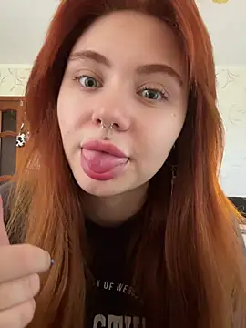 LunaMillie online show from 05/16/26, 10:23