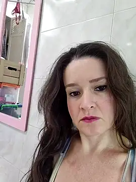 Snapshot of _anita_rojas chatting on 10/28/25, 02:20 anita rojas online show from 10/28/25, 02:20