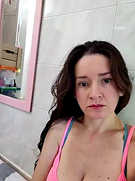 Snapshot of _anita_rojas chatting on 12/20/25, 03:19 anita rojas online show from 12/20/25, 03:19