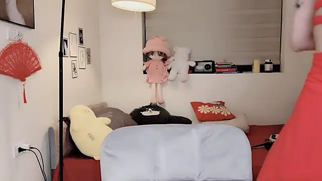 MaiLiiil online show from 11/04/25, 03:33