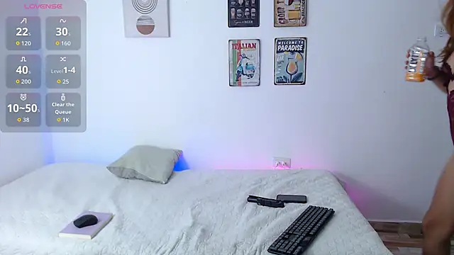 Snapshot of Laramucci chatting on 09/16/25, 07:48 Laramucci online show from 09/16/25, 07:48