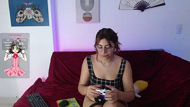 Snapshot of Laramucci chatting on 12/05/25, 07:32 Laramucci online show from 12/05/25, 07:32