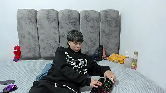 Bruno Cruzz online show from 05/12/26, 02:08