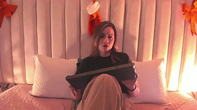 Sky Junne online show from 11/29/25, 05:49