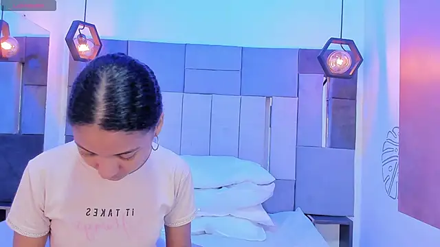 VictoriaDuart online show from 02/02/26, 08:07