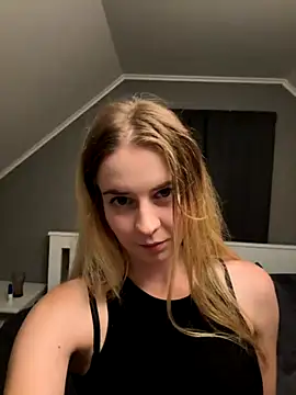 Snapshot of ellieen chatting on 10/11/25, 09:24 ellieen online show from 10/11/25, 09:24