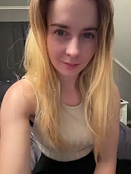 Snapshot of ellieen chatting on 10/12/25, 08:30 ellieen online show from 10/12/25, 08:30