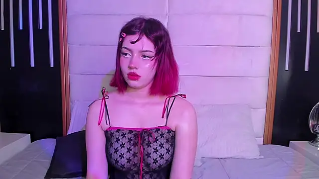 Snapshot of RebecaSnow chatting on 11/11/25, 10:10 RebecaSnow online show from 11/11/25, 10:10