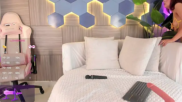 MilaGrace1 online show from 05/02/26, 11:37