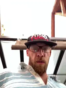 Snapshot of KE6FRAN7 chatting on 09/15/25, 04:40 KE6FRAN7 online show from 09/15/25, 04:40