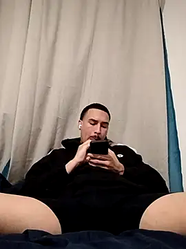 Snapshot of Jadriel23 chatting on 10/19/25, 04:35 Jadriel23 online show from 10/19/25, 04:35