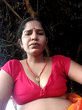 Snapshot of Hot_Seema83 chatting on 09/30/25, 03:11 Hot Seema83 online show from 09/30/25, 03:11