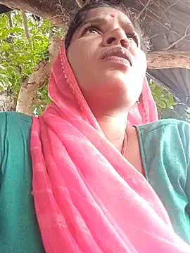 Snapshot of Hot_Seema83 chatting on 10/04/25, 05:05 Hot Seema83 online show from 10/04/25, 05:05
