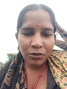 Snapshot of Hot_Seema83 chatting on 10/28/25, 10:08 Hot Seema83 online show from 10/28/25, 10:08