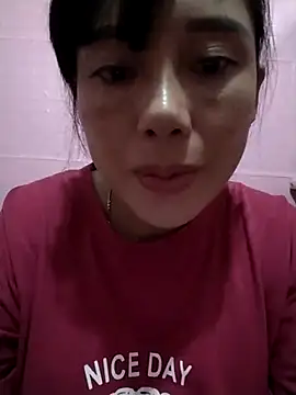 Snapshot of soope-00 chatting on 10/17/25, 01:14 soope-00 online show from 10/17/25, 01:14