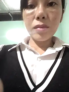 Snapshot of soope-00 chatting on 12/17/25, 10:21 soope-00 online show from 12/17/25, 10:21