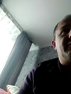 Snapshot of zurab39 chatting on 10/25/25, 12:23 zurab39 online show from 10/25/25, 12:23