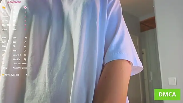 Snapshot of JuliannaWenger chatting on 10/29/25, 07:15 JuliannaWenger online show from 10/29/25, 07:15