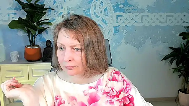 Snapshot of TiffanyBrauny chatting on 09/20/25, 09:21 TiffanyBrauny online show from 09/20/25, 09:21