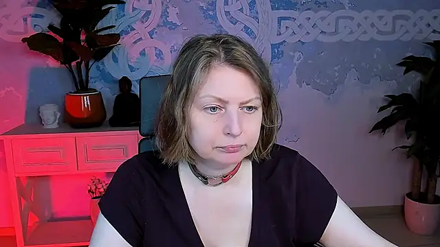 Snapshot of TiffanyBrauny chatting on 09/25/25, 11:03 TiffanyBrauny online show from 09/25/25, 11:03