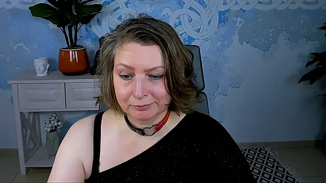 Snapshot of TiffanyBrauny chatting on 10/08/25, 10:02 TiffanyBrauny online show from 10/08/25, 10:02